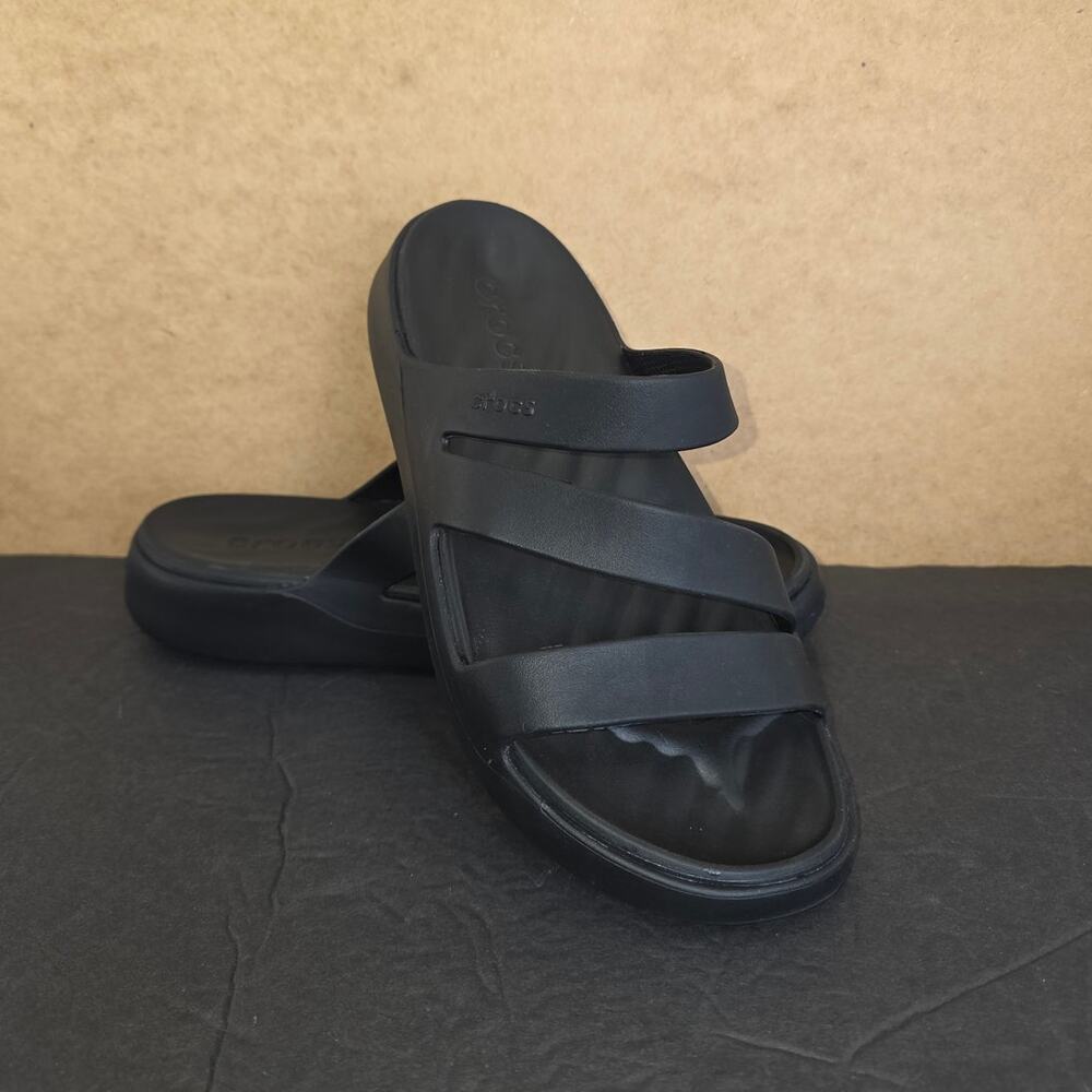 Crocs Getaway Strappy sandals in black Size 6